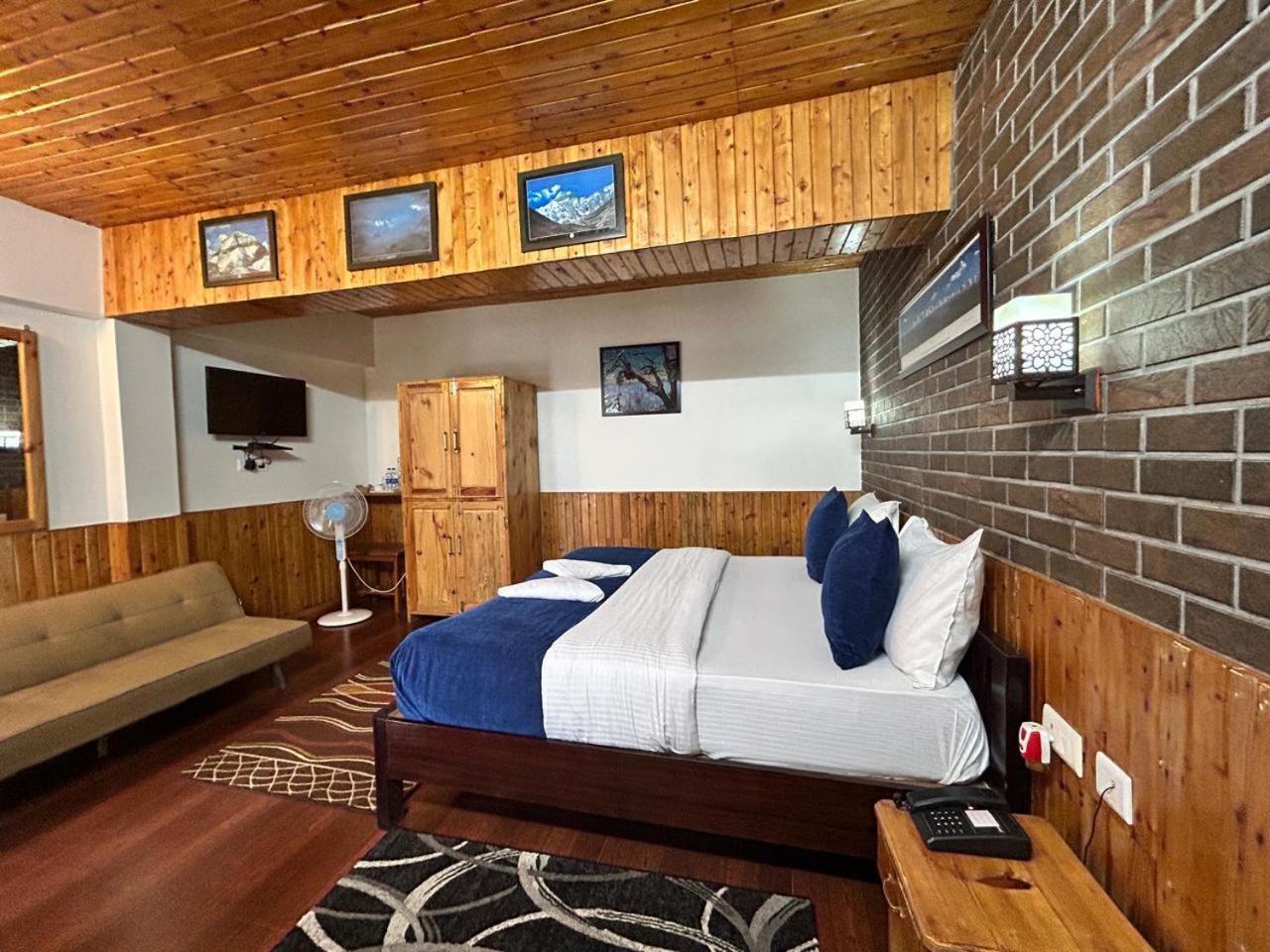 Kasar Himalaya Holiday Resort, Binsar Rd Almora Dış mekan fotoğraf